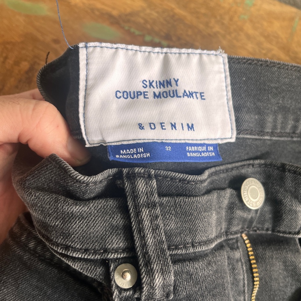 Faded black skinny Jean rips on knees